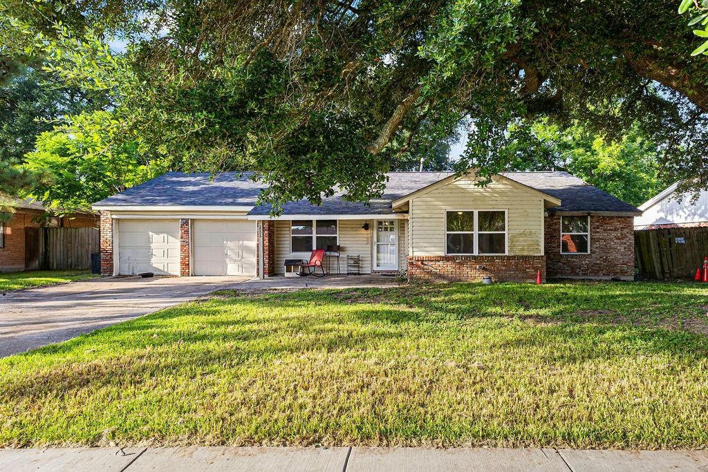 Photo of 2006 Colby Drive, Baytown, TX 77520 (MLS # 86980123)