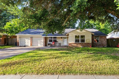 Photo of 2006 Colby Drive, Baytown, TX 77520 (MLS # 86980123)