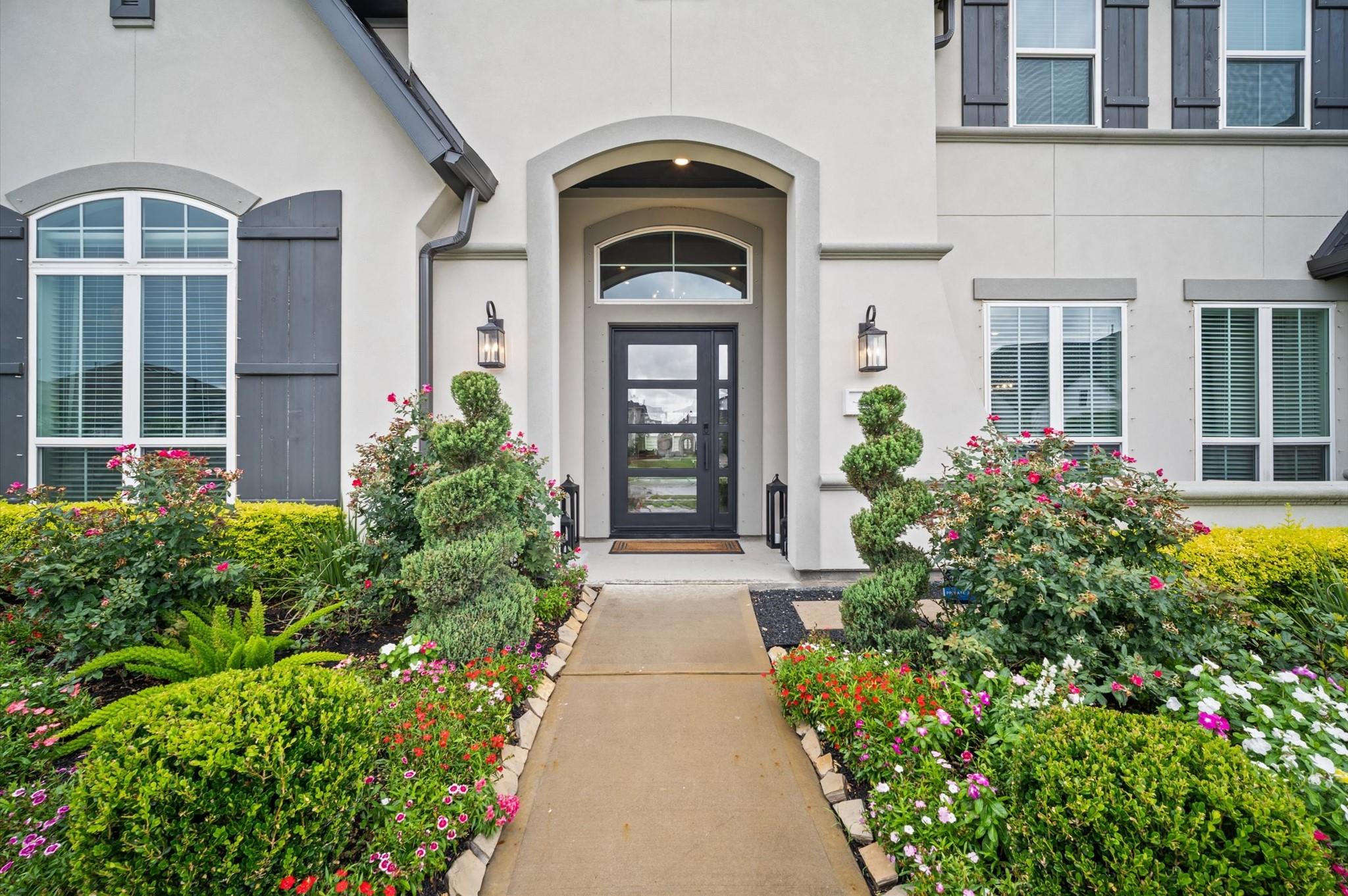 4923 Grapevine Lane