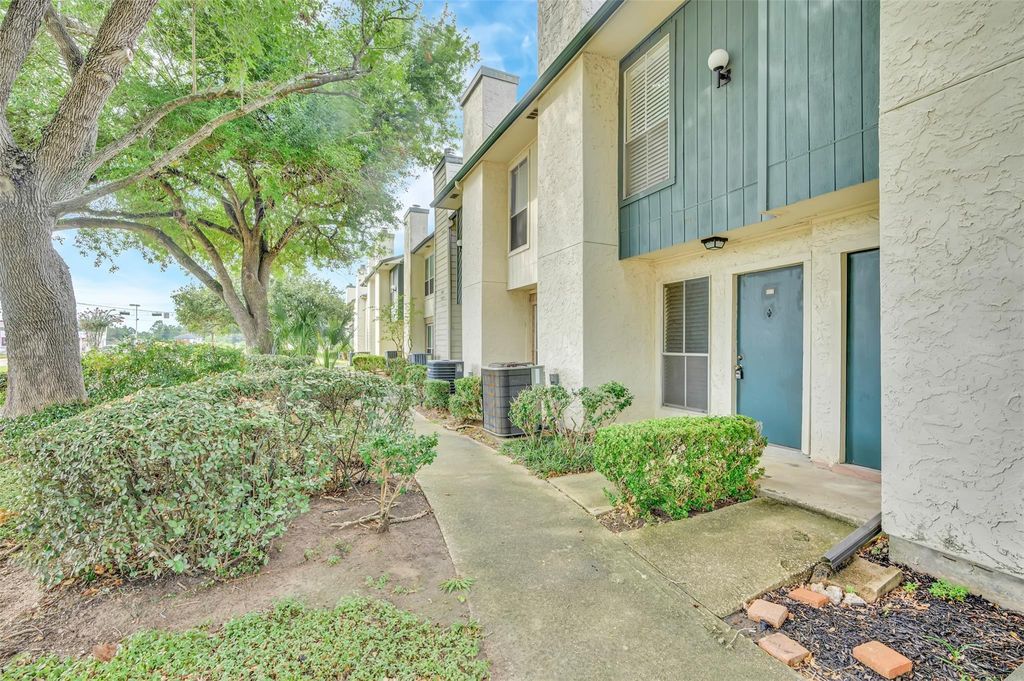 Photo of 250 El Dorado Boulevard #138, Houston, TX 77598 (MLS # 38674146)