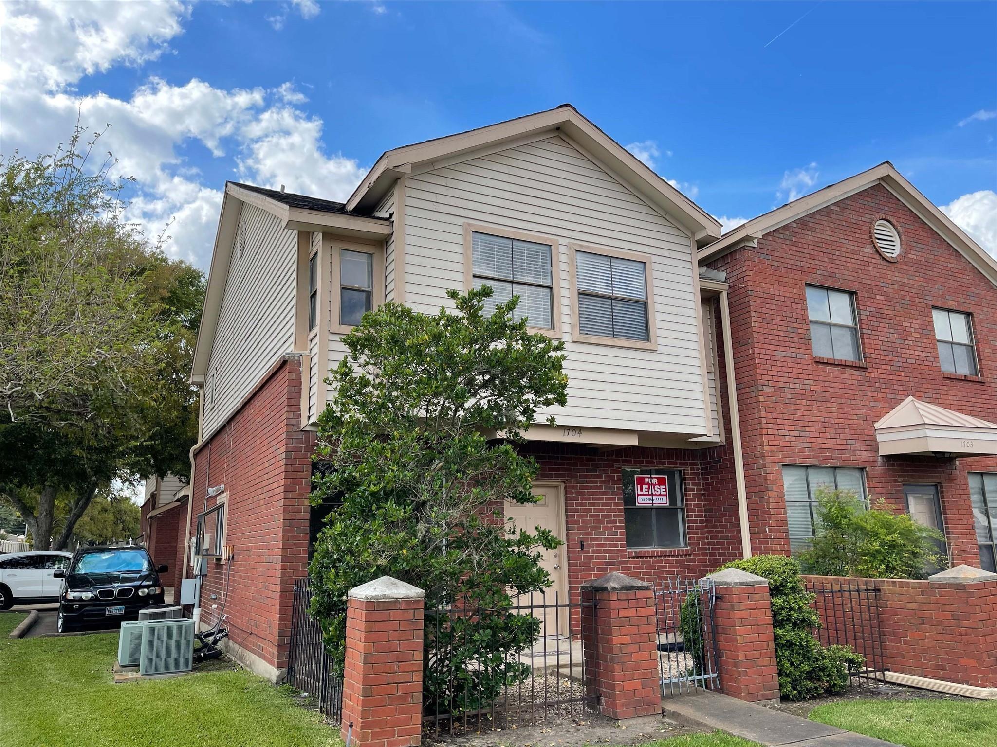 1103 Dulles Avenue 1704