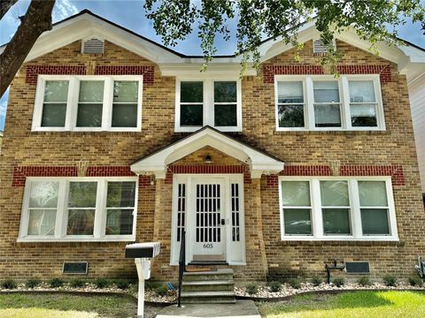 Photo of 605 W Saulnier Street #4, Houston, TX 77019 (MLS # 61269460) Photo of 605 W Saulnier Street #4, Houston, TX 77019 (MLS # 61269460)