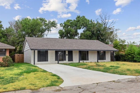 Photo of 608 Lloyd Drive, Baytown, TX 77521 (MLS # 43416971)