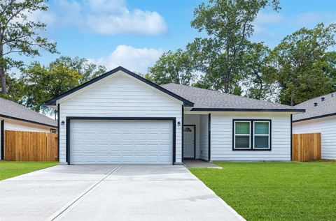 Photo of 2029 County Road 3550, Cleveland, TX 77327 (MLS # 34556425)