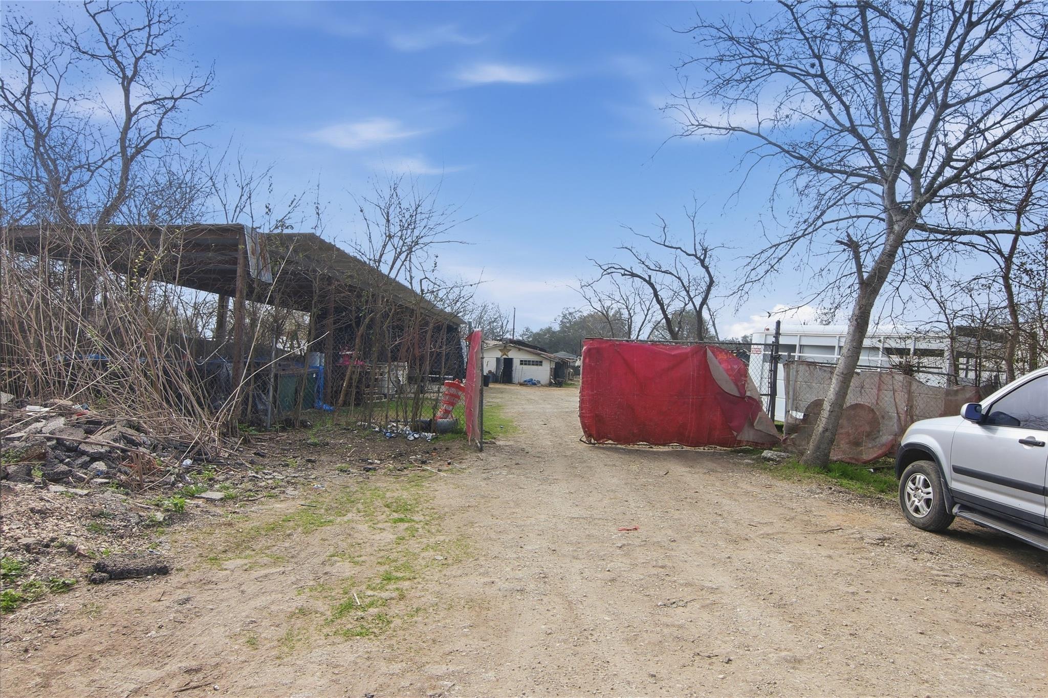 205 W Harris Avenue