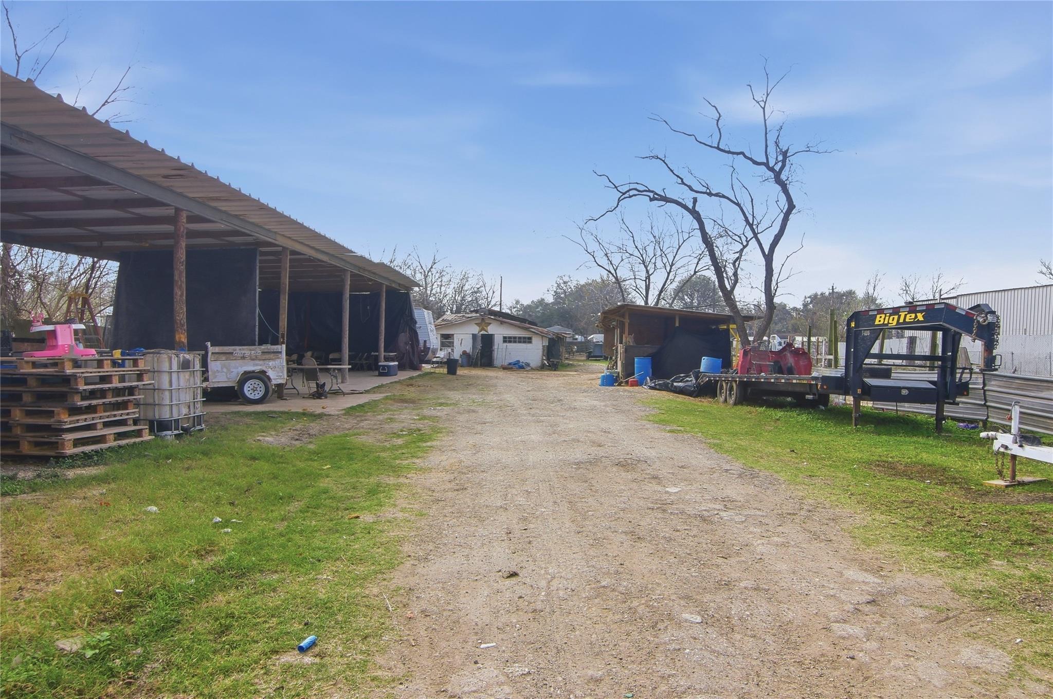 205 W Harris Avenue