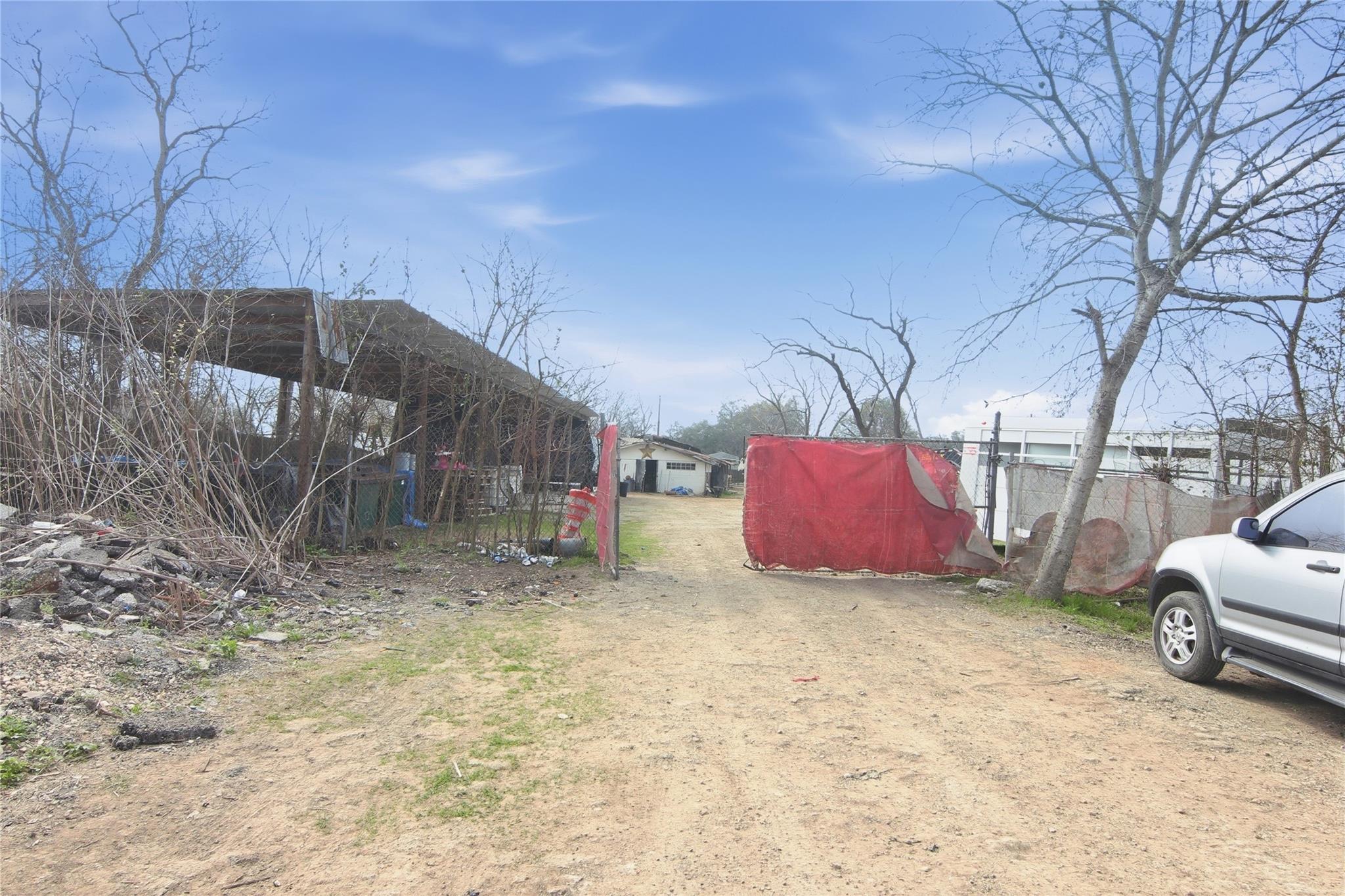 205 W Harris Avenue