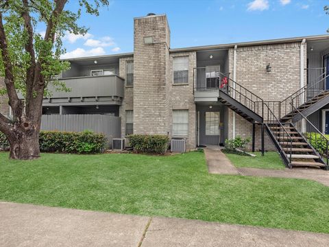 Photo of 9700 Leawood Boulevard #706, Houston, TX 77099 (MLS # 91034950)