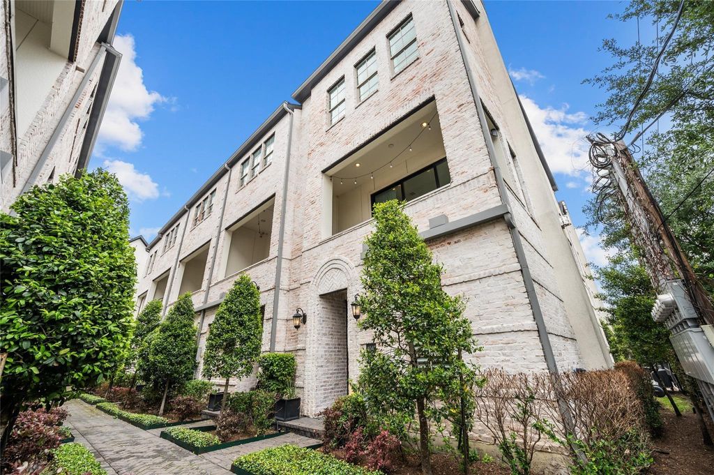 Photo of 4045 Leeland Street, Houston, TX 77023 (MLS # 30032347)
