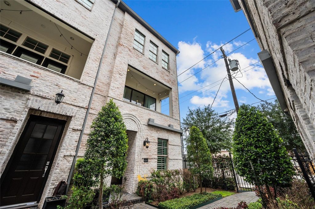 Photo of 4045 Leeland Street, Houston, TX 77023 (MLS # 30032347)