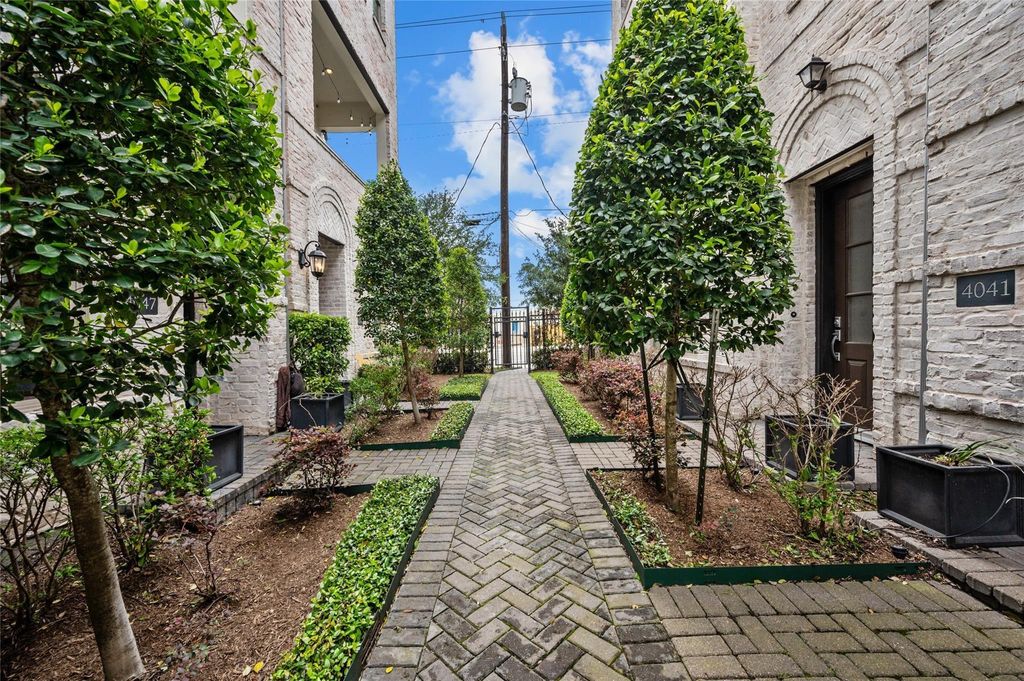 Photo of 4045 Leeland Street, Houston, TX 77023 (MLS # 30032347)