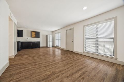 Photo of 4300 Rosslyn Road #2, Houston, TX 77018 (MLS # 38482783)