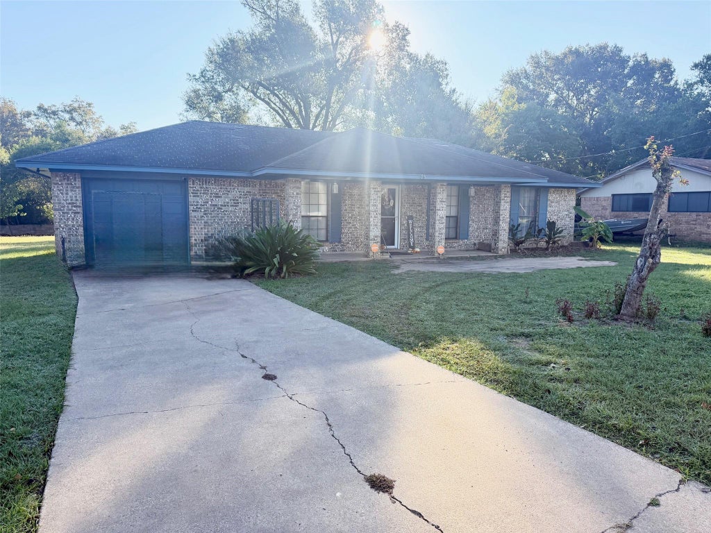 Photo of 608 Woolley Circle, Crockett, TX 75835 (MLS # 82406154)