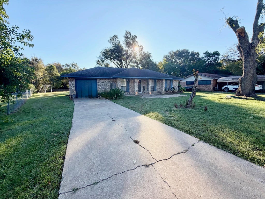 Photo of 608 Woolley Circle, Crockett, TX 75835 (MLS # 82406154)