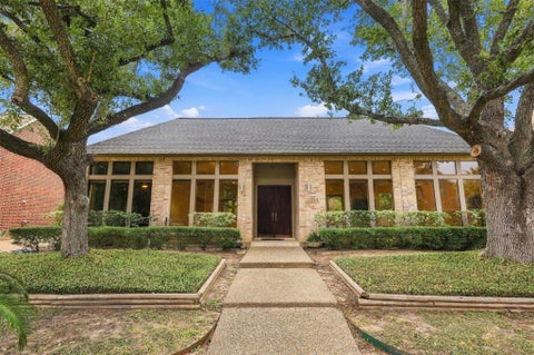 Photo of 12059 S Circle Drive, Houston, TX 77071 (MLS # 92511453)