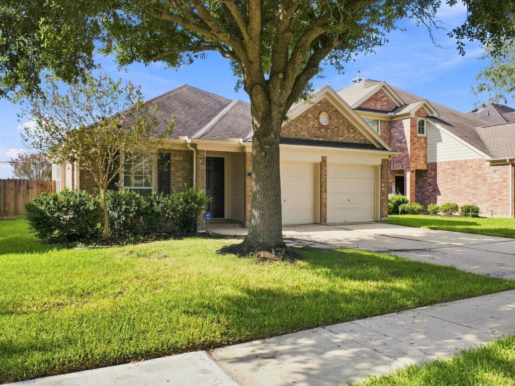 Photo of 27 Palm Desert Drive, Manvel, TX 77578 (MLS # 97047807)