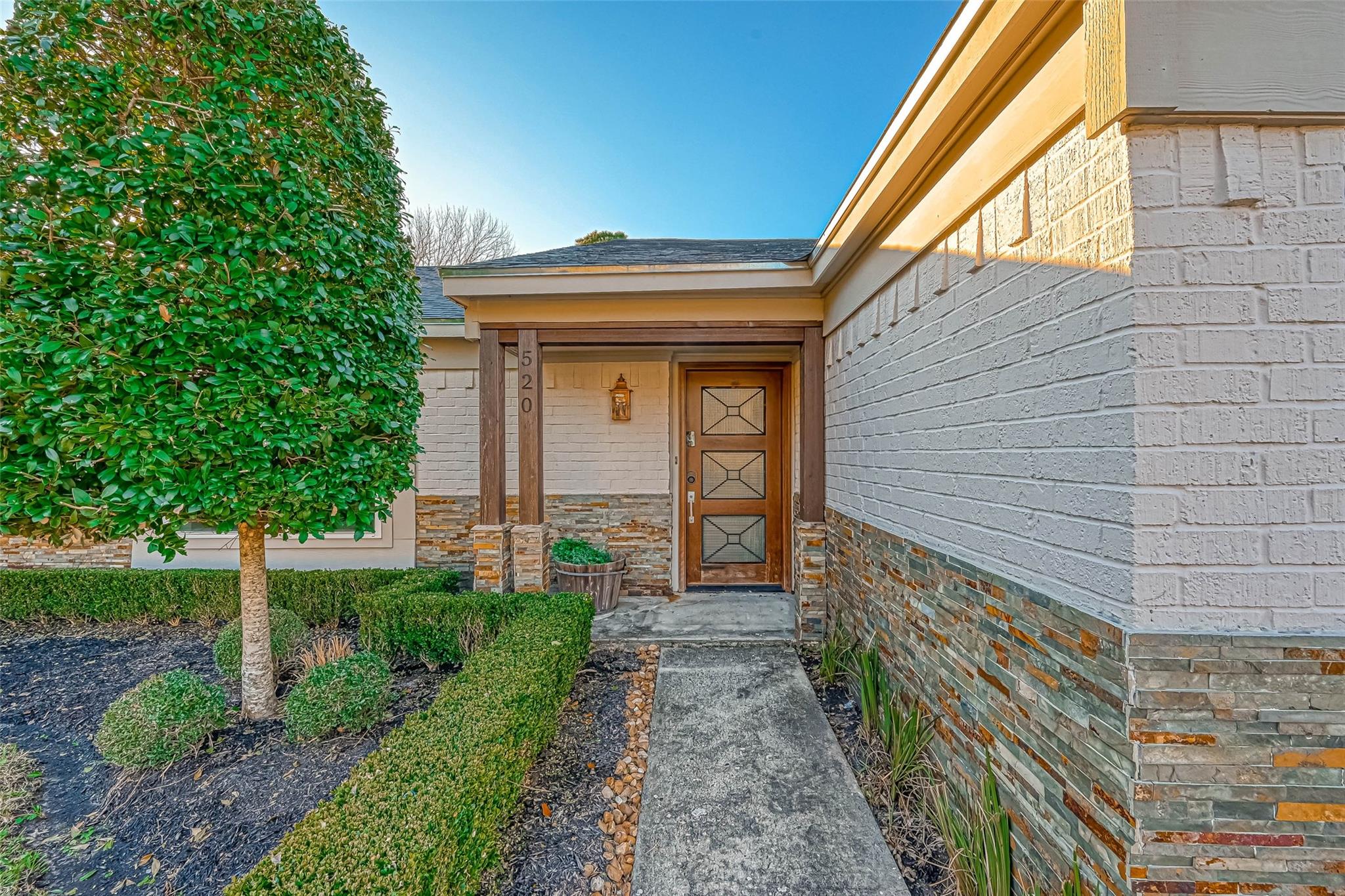 520 E Castle Harbour Drive