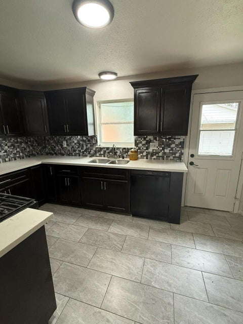 Photo of 606 Wisconsin Street, South Houston, TX 77587 (MLS # 31947343)