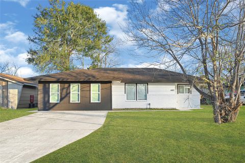 5827 Heron Drive Houston TX 77033