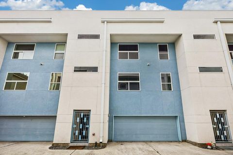 Townhouse For Sale - 1820 Prospect Street<br/> Harris County, Houston, TX 77004