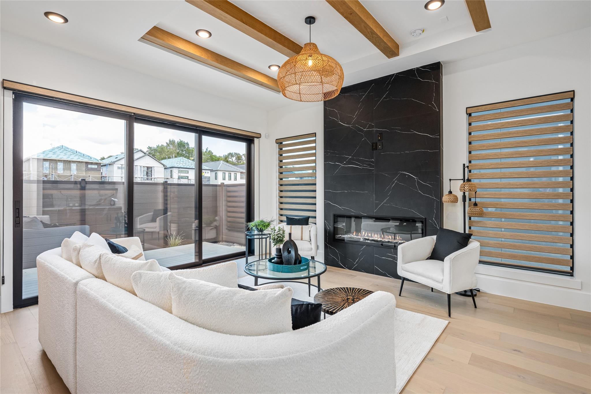 631 Rolling Oaks