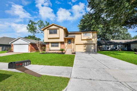 Photo of 935 Grand Junction Drive, Katy, TX 77450 (MLS # 13358967)