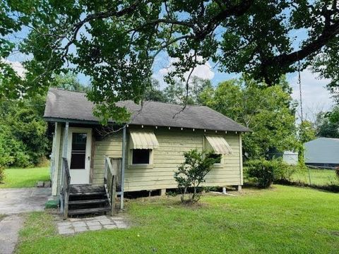 Photo of 811 Flint Street, Orange, TX 77630 (MLS # 24892686)