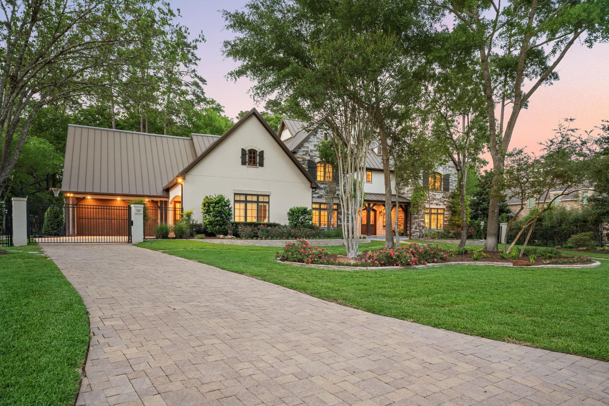 15 Sterling Dale Place