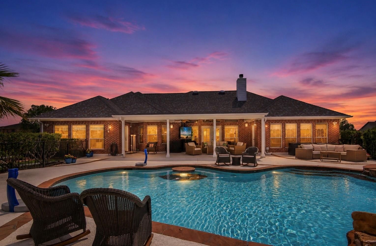 143 Lago Circle Drive N