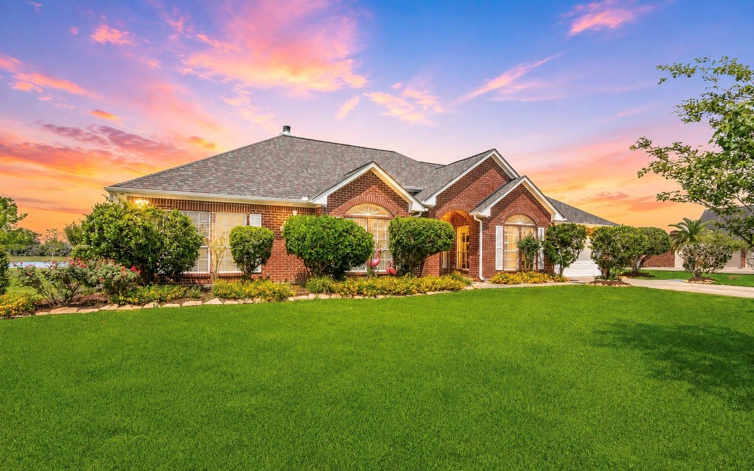 143 Lago Circle Drive N