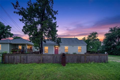 Photo of 428 Van Molan Street, Houston, TX 77022 (MLS # 98552044)