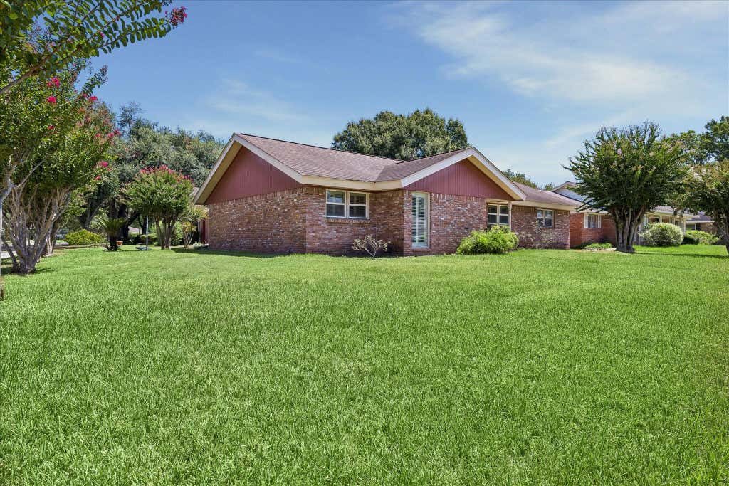 Photo of 3630 Latma Drive, Houston, TX 77025 (MLS # 21639712)