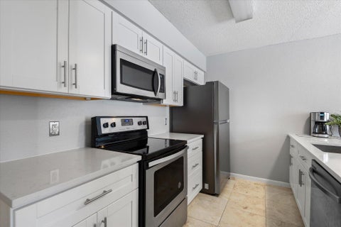 Townhouse For Sale - 17810 Kings Park Lane #31<br/> Houston, TX 77058