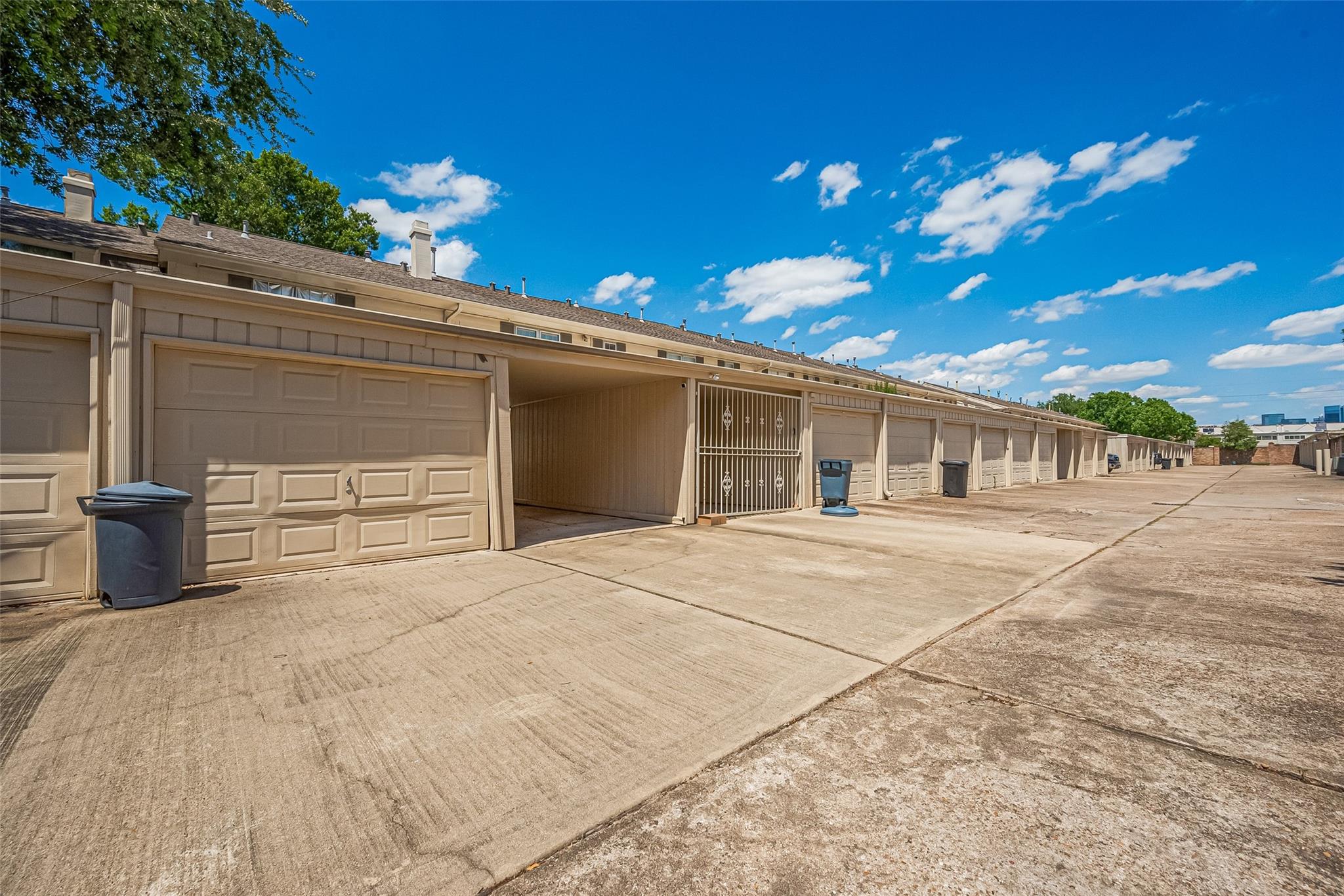 Houston, Texas 77057, United States, 2 Bedrooms Bedrooms, ,3 BathroomsBathrooms,Residential,Active,128718