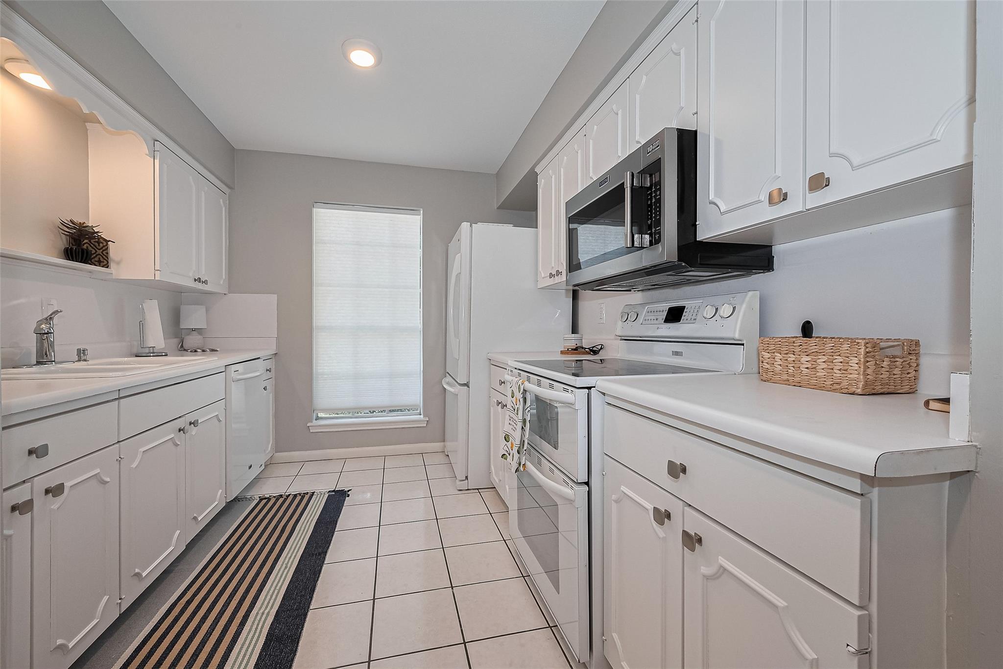 Houston, Texas 77057, United States, 2 Bedrooms Bedrooms, ,3 BathroomsBathrooms,Residential,Active,128718