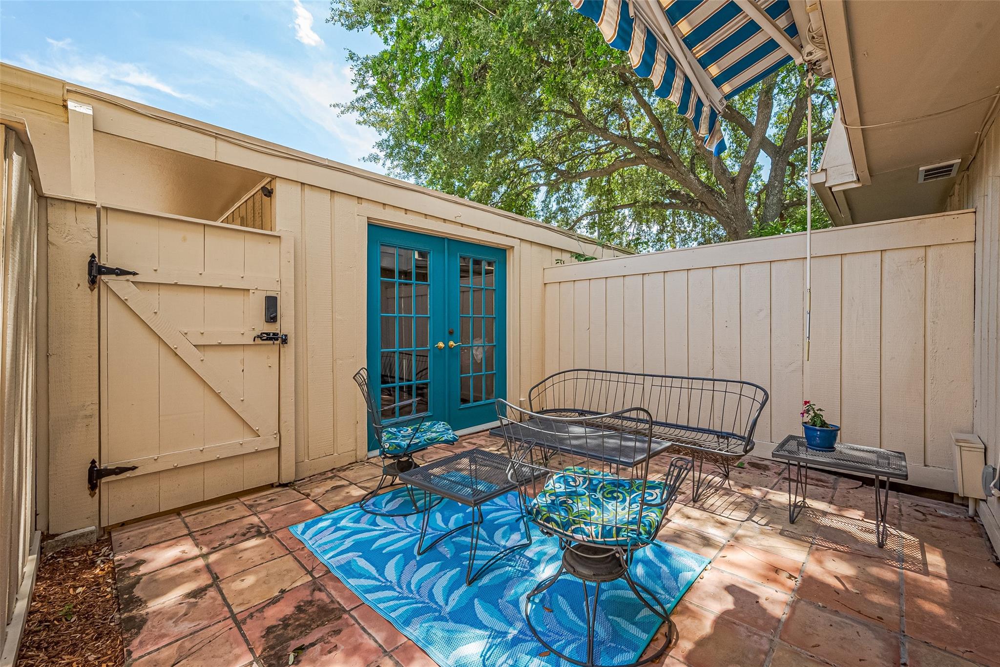 Houston, Texas 77057, United States, 2 Bedrooms Bedrooms, ,3 BathroomsBathrooms,Residential,Active,128718