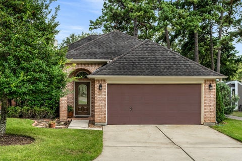 Homes For Sale - 132 Fairway View Lane<br/> Montgomery, TX 77356
