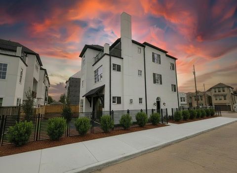 Tiny photo for 2704 Maxroy Drive, Houston, TX 77007 (MLS # 43381033)