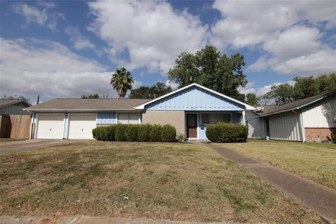 Photo of 7030 Sharpview Drive, Houston, TX 77074 (MLS # 48275750)