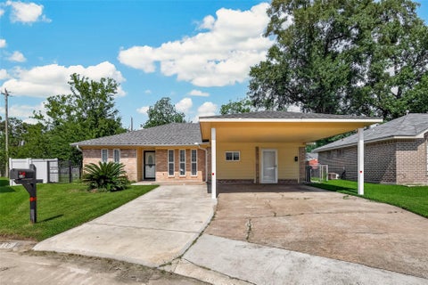 Photo of 719 Kilpatrick Street, Channelview, TX 77530 (MLS # 46314714)