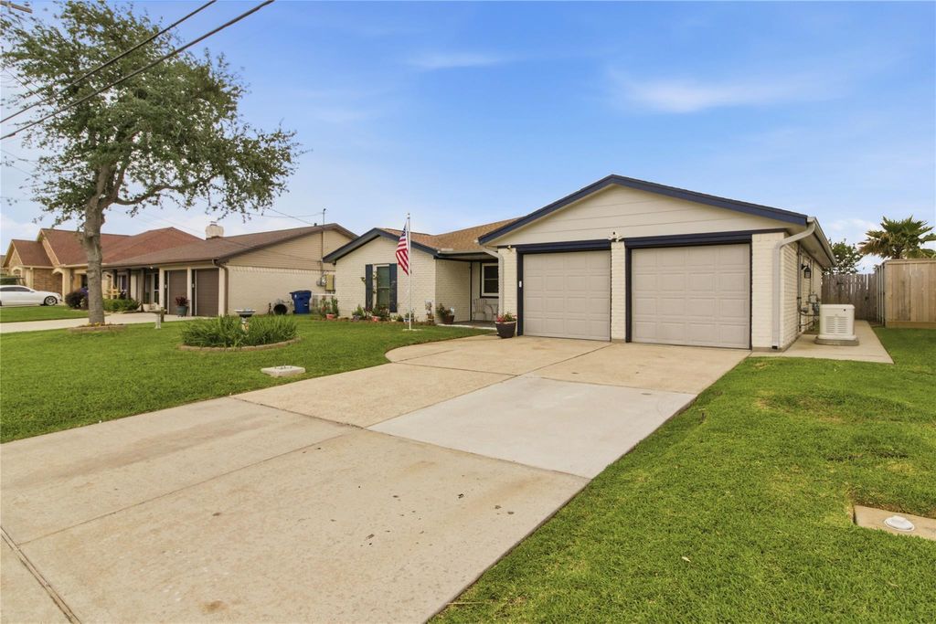 Photo of 3710 17th Street N, Texas City, TX 77590 (MLS # 20666326)