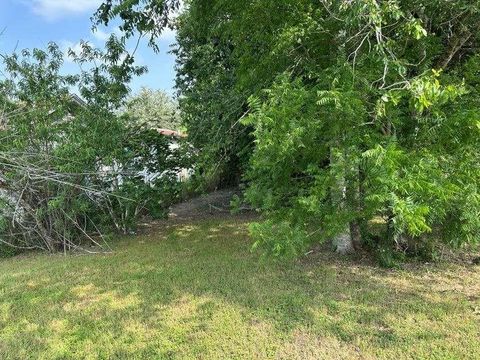 Vacant Land For Sale - 800 Carter Street<br/> Bee County, Beeville, TX 78102