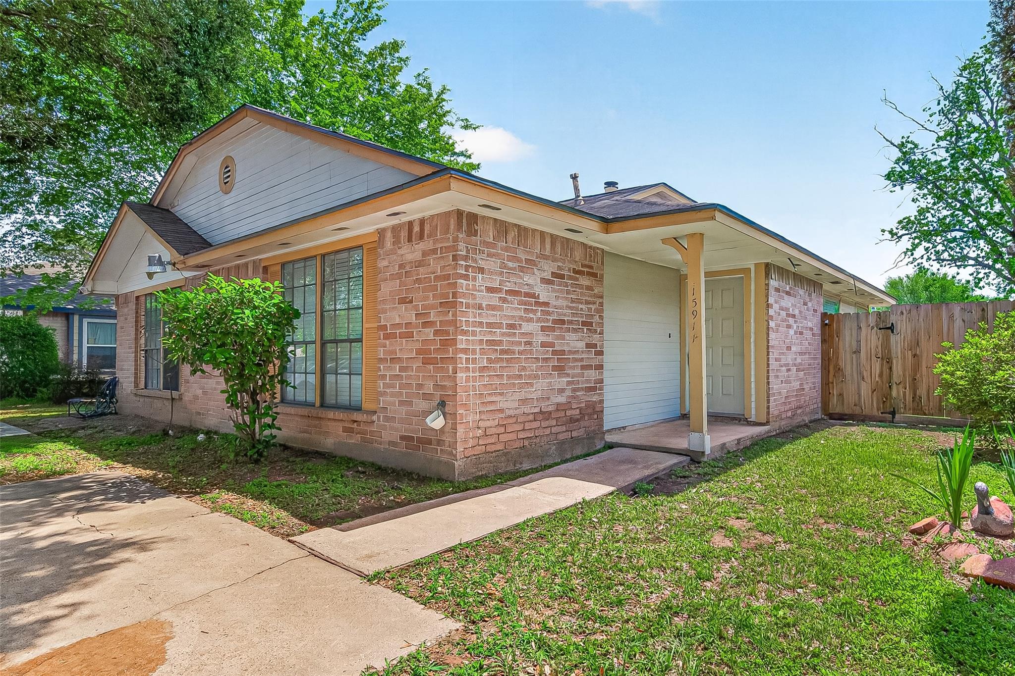 15911 Regina Drive