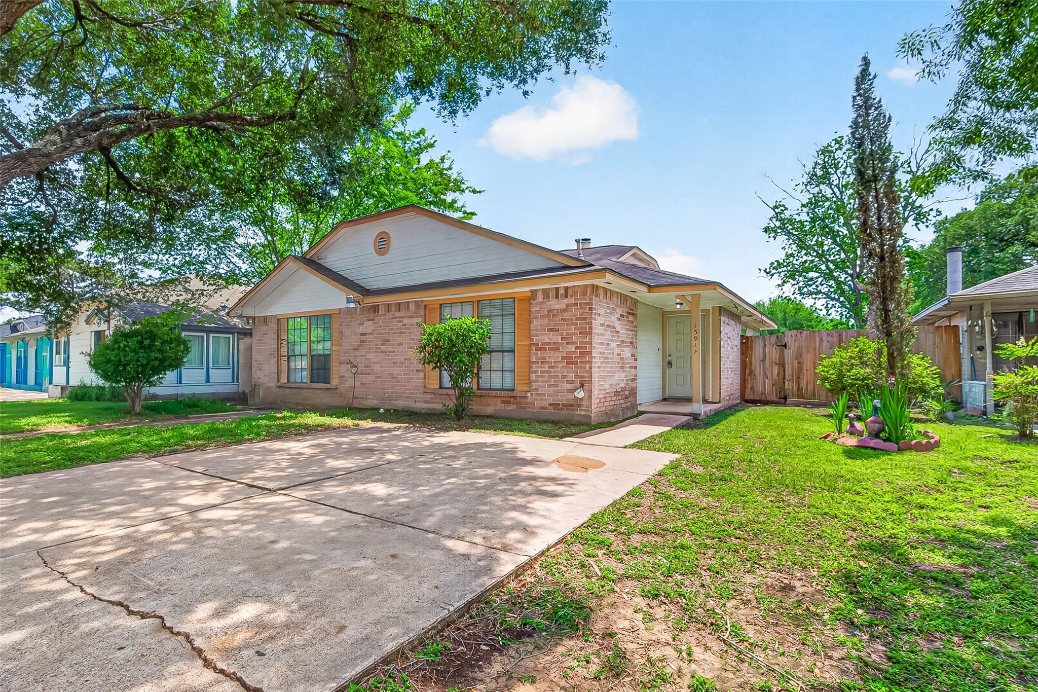 15911 Regina Drive