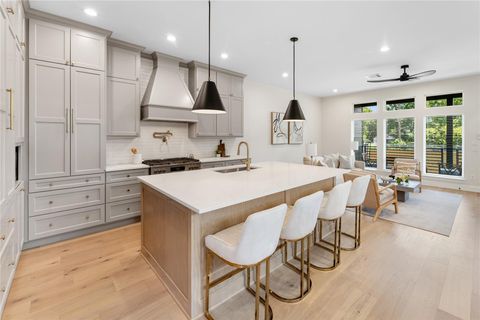 Photo of 1318 E 32nd 1/2 Street, Houston, TX 77022 (MLS # 23959415)