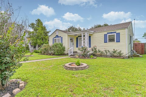 Photo of 4817 Alamo Drive, Galveston, TX 77551 (MLS # 85437811)