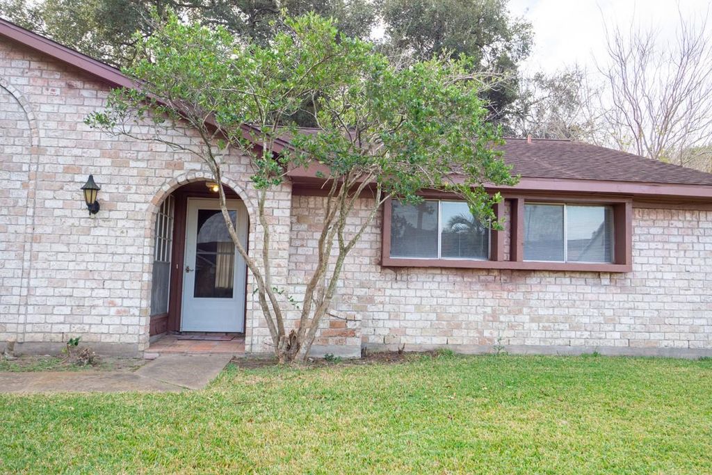 Photo of 11607 High Star Drive, Houston, TX 77072 (MLS # 74043597)