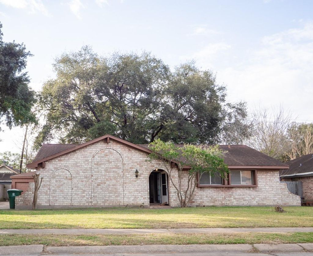 Photo of 11607 High Star Drive, Houston, TX 77072 (MLS # 74043597)
