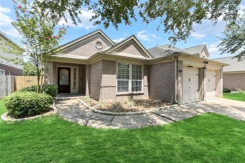 Photo of 13021 Castlewind Lane, Pearland, TX 77584 (MLS # 57395192)