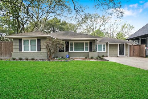 Photo of 1229 Timbergrove Lane, Houston, TX 77008 (MLS # 22941917)